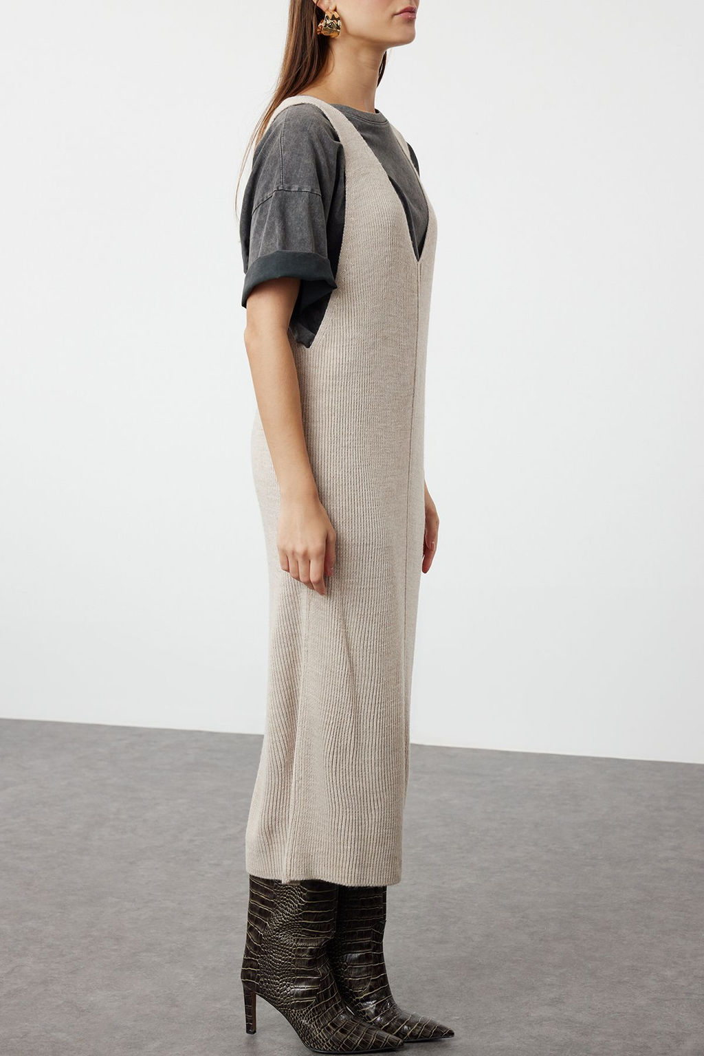 TRENDYOLMILLA Siyah Maxi Triko V Yaka Jile Elbise TWOAW24EL00011 фото 26