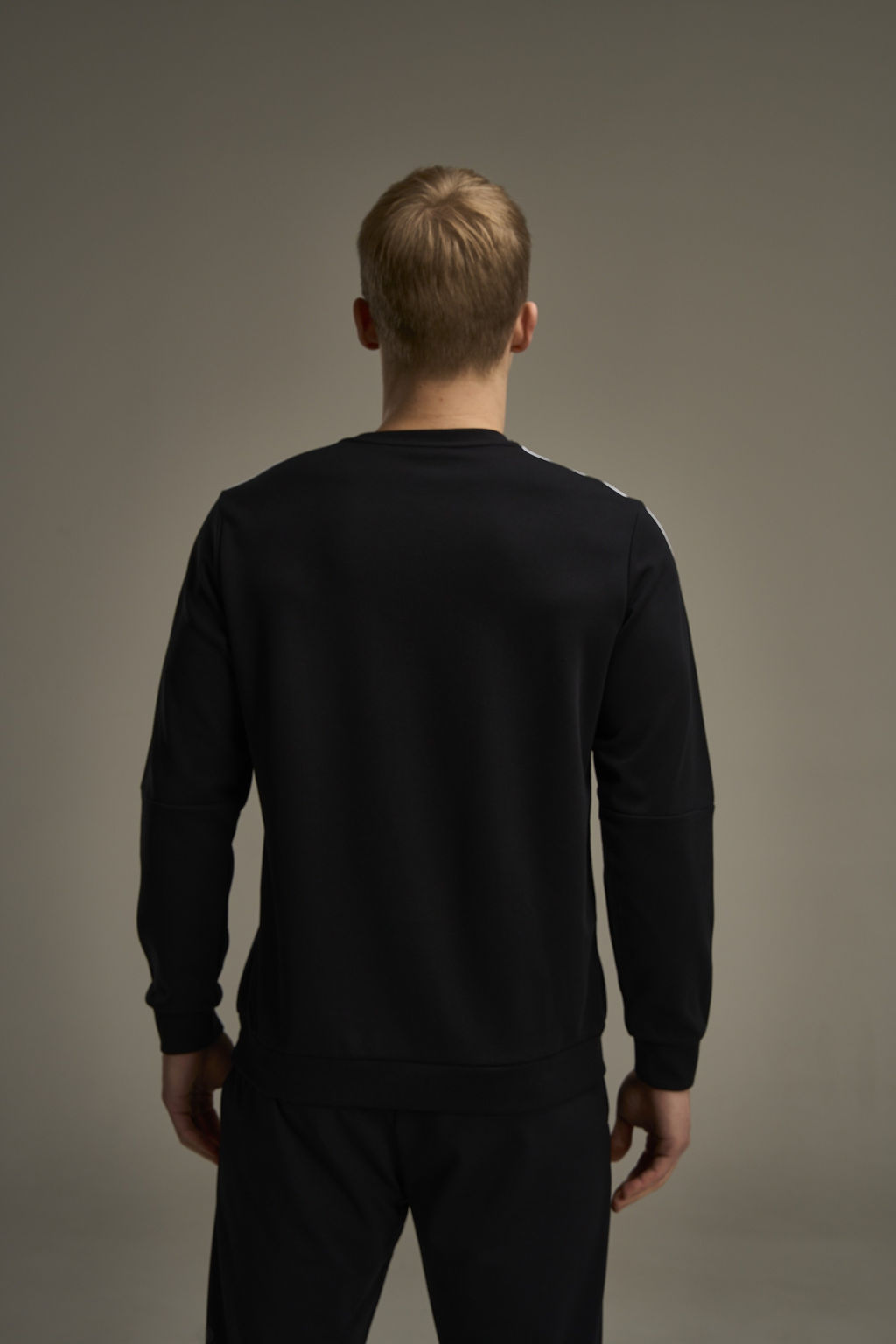 Свитшот Черный - Anta фото 3