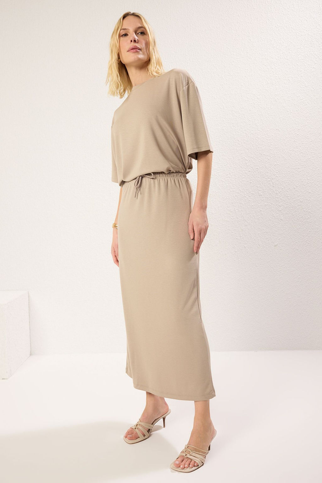 TRENDYOLMILLA Tas Yumusak Tuseli Baglama Detsayl? Maxi Esnek Etek TWOSS25ET00069  фото 3