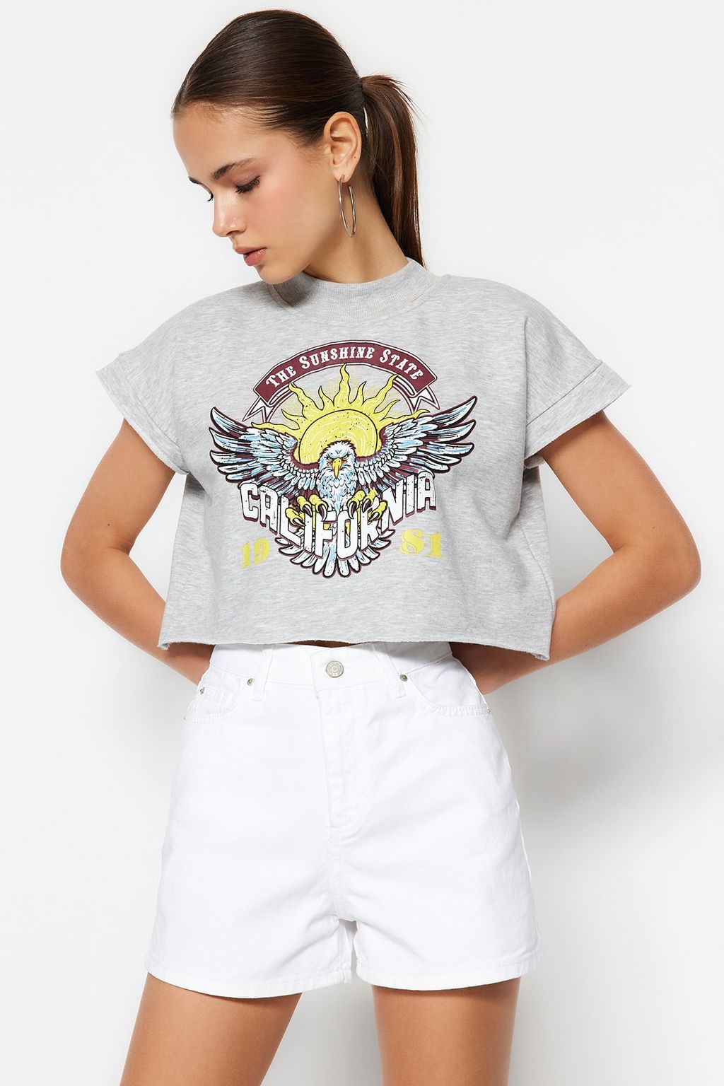 TRENDYOLMILLA Beyaz Yuksek Bel Denim Sort TWOSS23SR00155