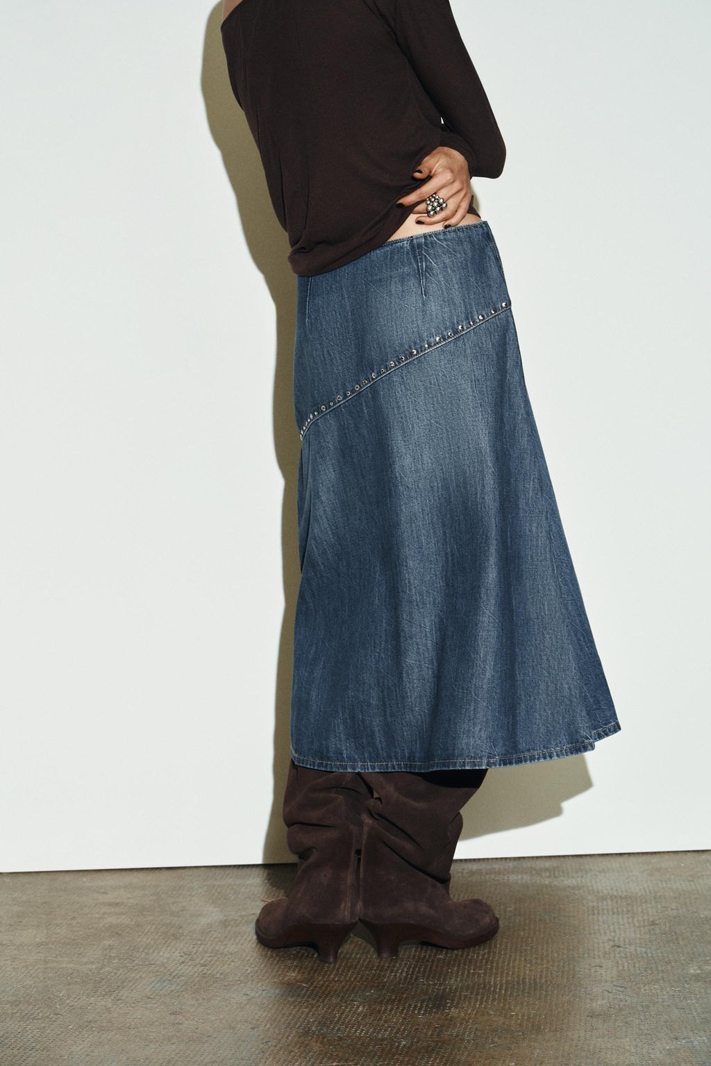 TRF STUDDED DENIM SKIRT - Zara фото 5
