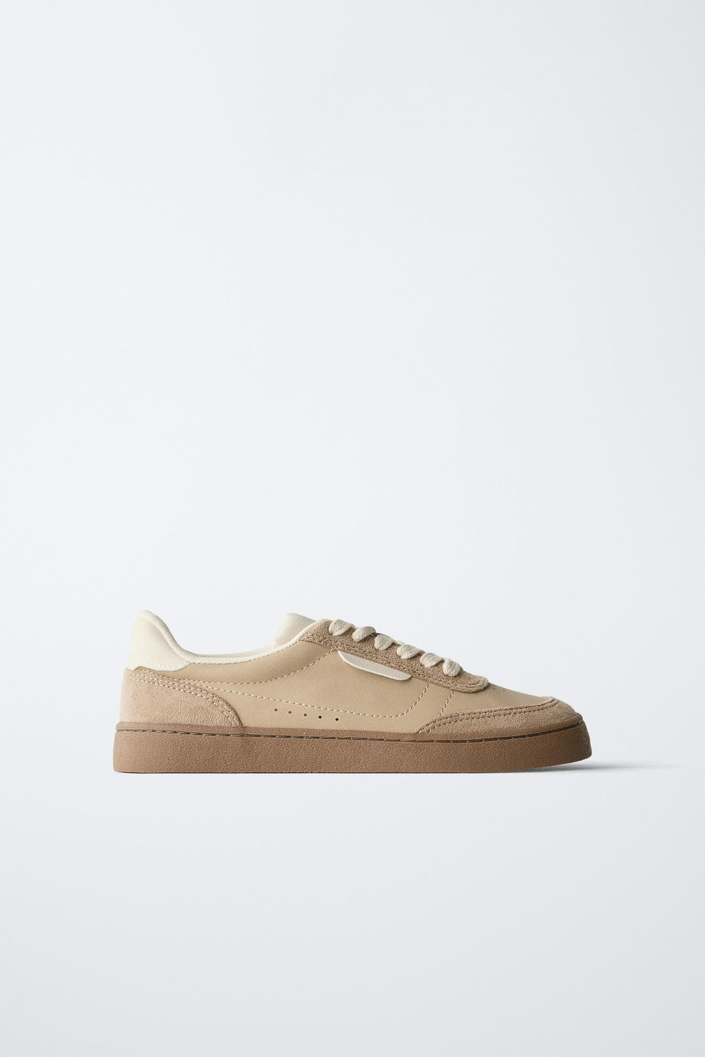 SNEAKERS WITH DETAIL