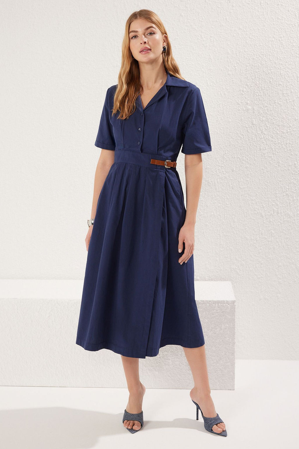 Trendyolmilla Lacivert A- Kesim Pili Ve Kemer Detayl? Poplin Astarl? Midi Dokuma Elbise TWOSS25EL00060 фото 6