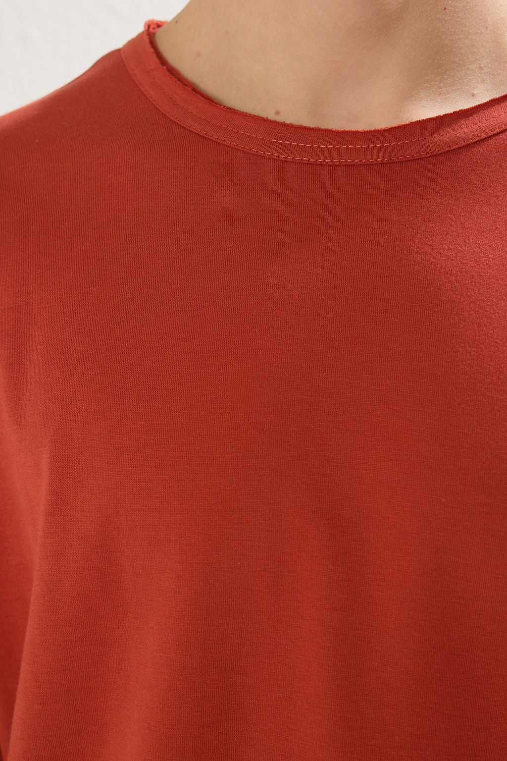 TRENDYOL MAN Kiremit Oversize/Genis Kesim Yaka Detayl? %100 Pamuklu T-Shirt TMNSS25TS00008 - Trendyolmilla фото 5