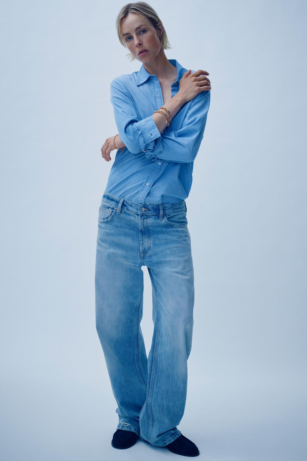 MID-WAIST LOOSE STRAIGHT-LEG JEANS