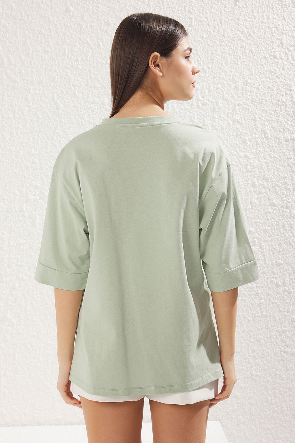 TRENDYOLMILLA Lacivert %100 Pamuk Oversize/Genis Kal?p Truvakar Kol Orme T-Shirt TWOSS25TS00011  фото 5