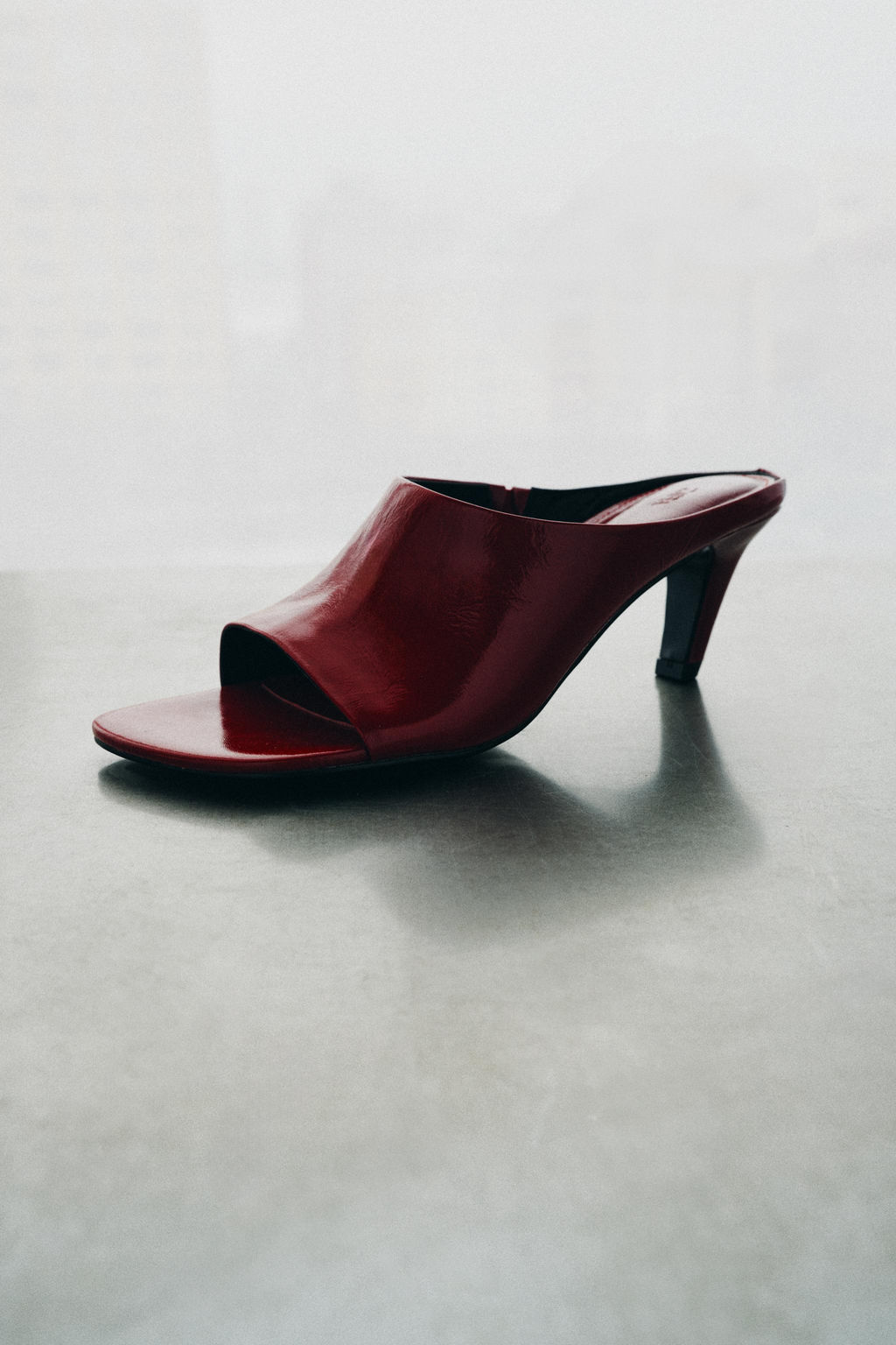 SANDALIA PIEL MULE LIMITED EDITION / Rojo - Zara фото 7
