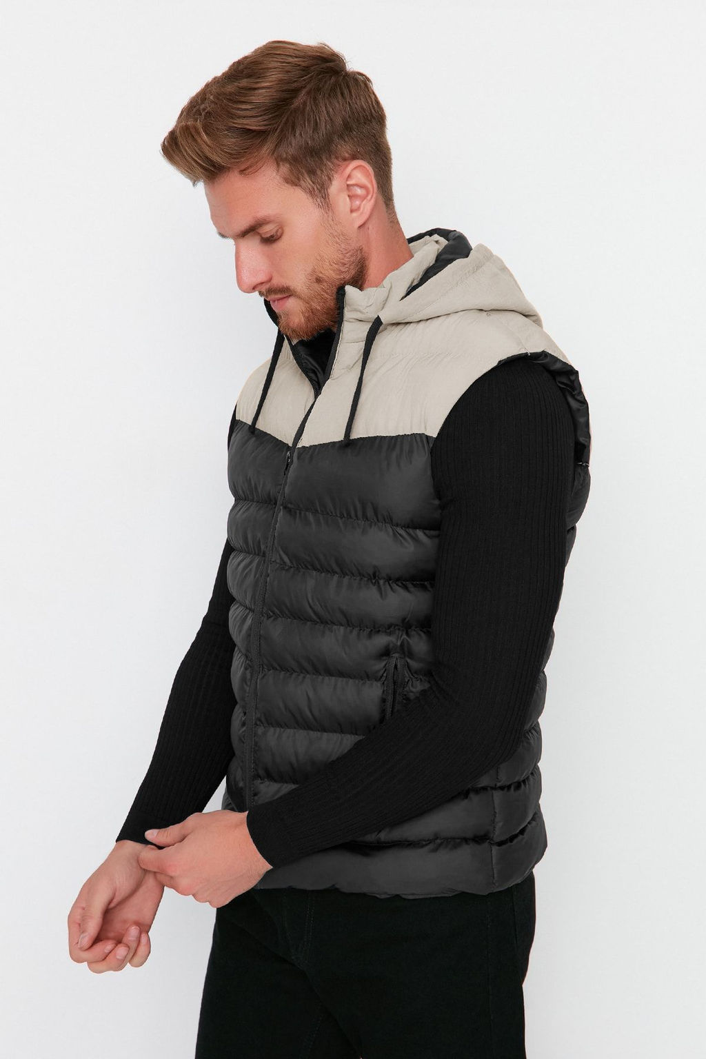 Trendyolmilla Man Siyah Regular Fit Renk Bloklu K?sl?k Sisme Yelek TMNAW23YE00000  фото 3