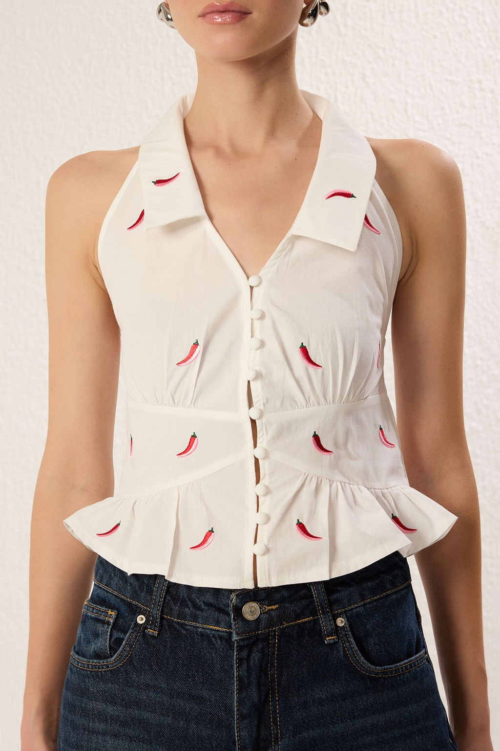 Trendyolmilla Beyaz Chili Biber Nak?sl? Crop Fitted Dokuma Bluz TWOSS25BZ00254