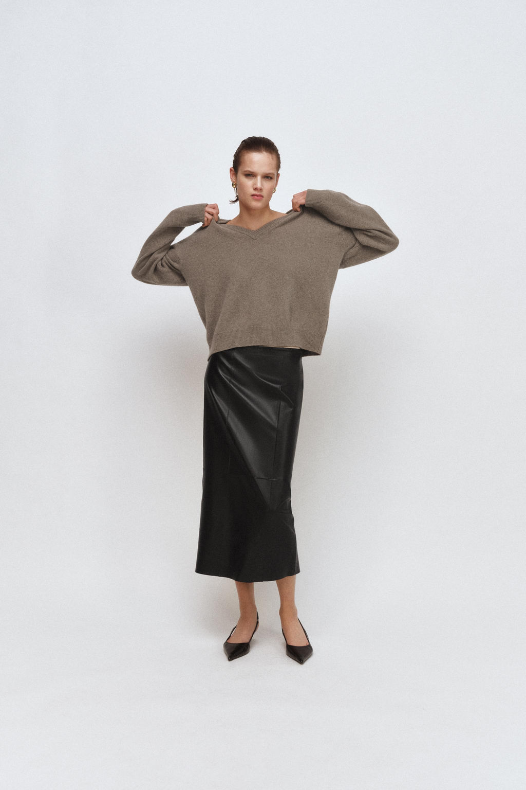 CASHMERE AND WOOL V-NECK JUMPER - Zara фото 7