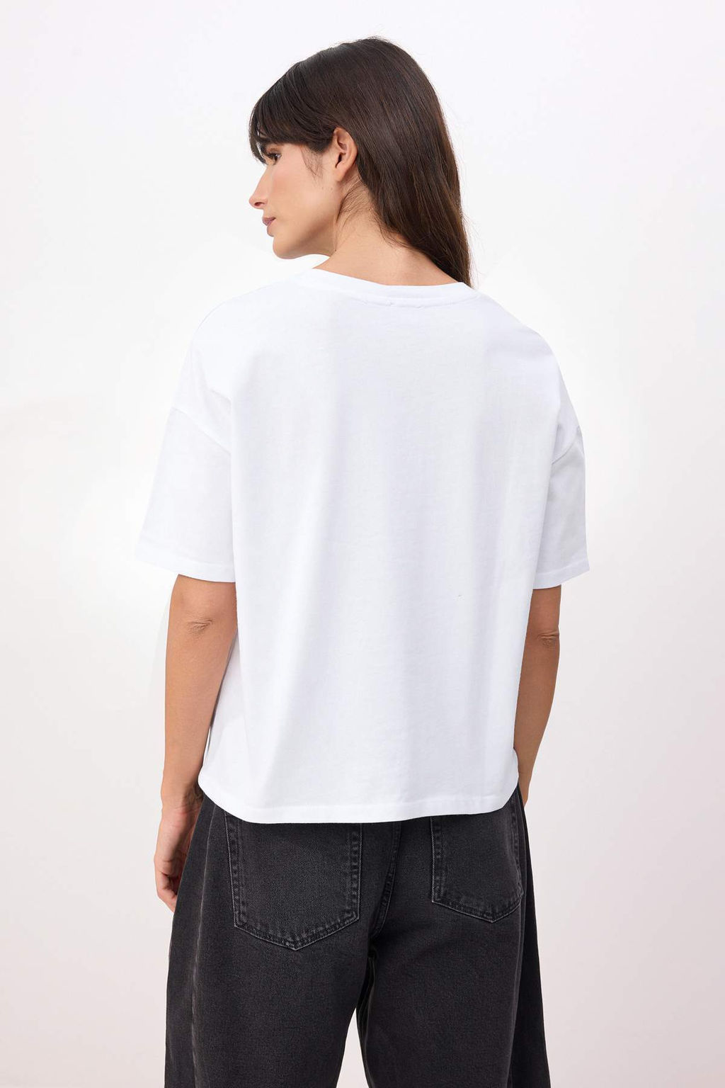 Beyaz Oversize/Genis Kal?p K?sa Kollu Aksesuar Detayl? Uzun %100 Pamuk Orme T-shirt TWOSS26TS00238 - Trendyolmilla фото 4