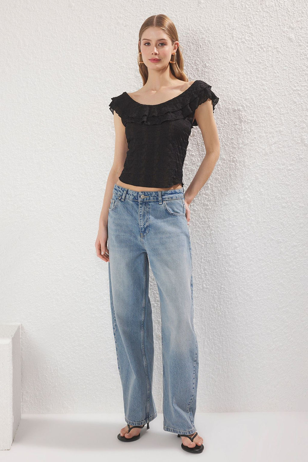 Trendyolmilla Ekru Fitted/Vucuda Oturan Buzgu/Drape Detayl? Esnek Orme Bluz TWOSS25BZ00274