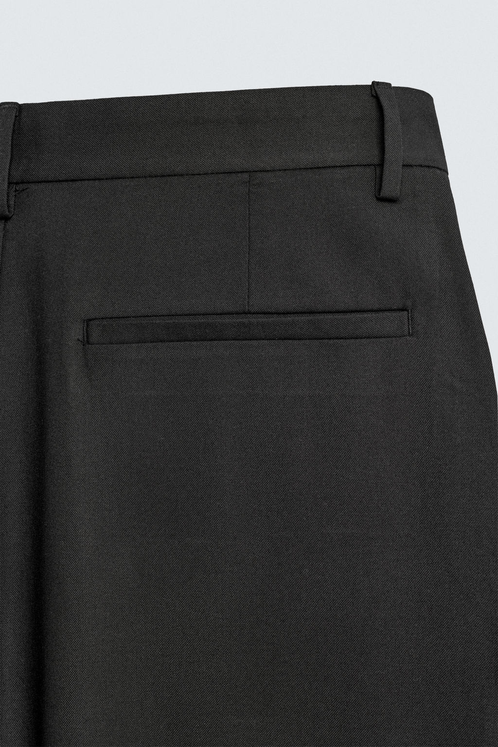 PANTAL?N RELAXED FIT PLIEGUES TRAJE / Negro