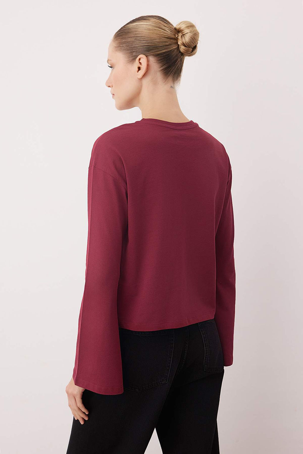 TRENDYOLMILLA Siyah Premium Ispanyol Kol Bisiklet Yaka Regular/Normal Kal?p Orme T-Shirt TWOAW24TS00008  фото 18