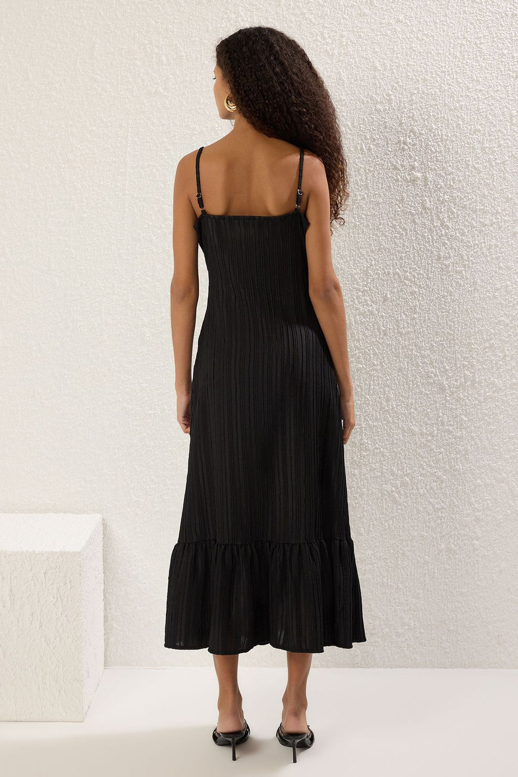 Siyah Duz Volanl? / F?rf?rl? Maxi Kare Yaka Dugmeli Orme Elbise TWOSS25EL00541 - Trendyolmilla фото 4