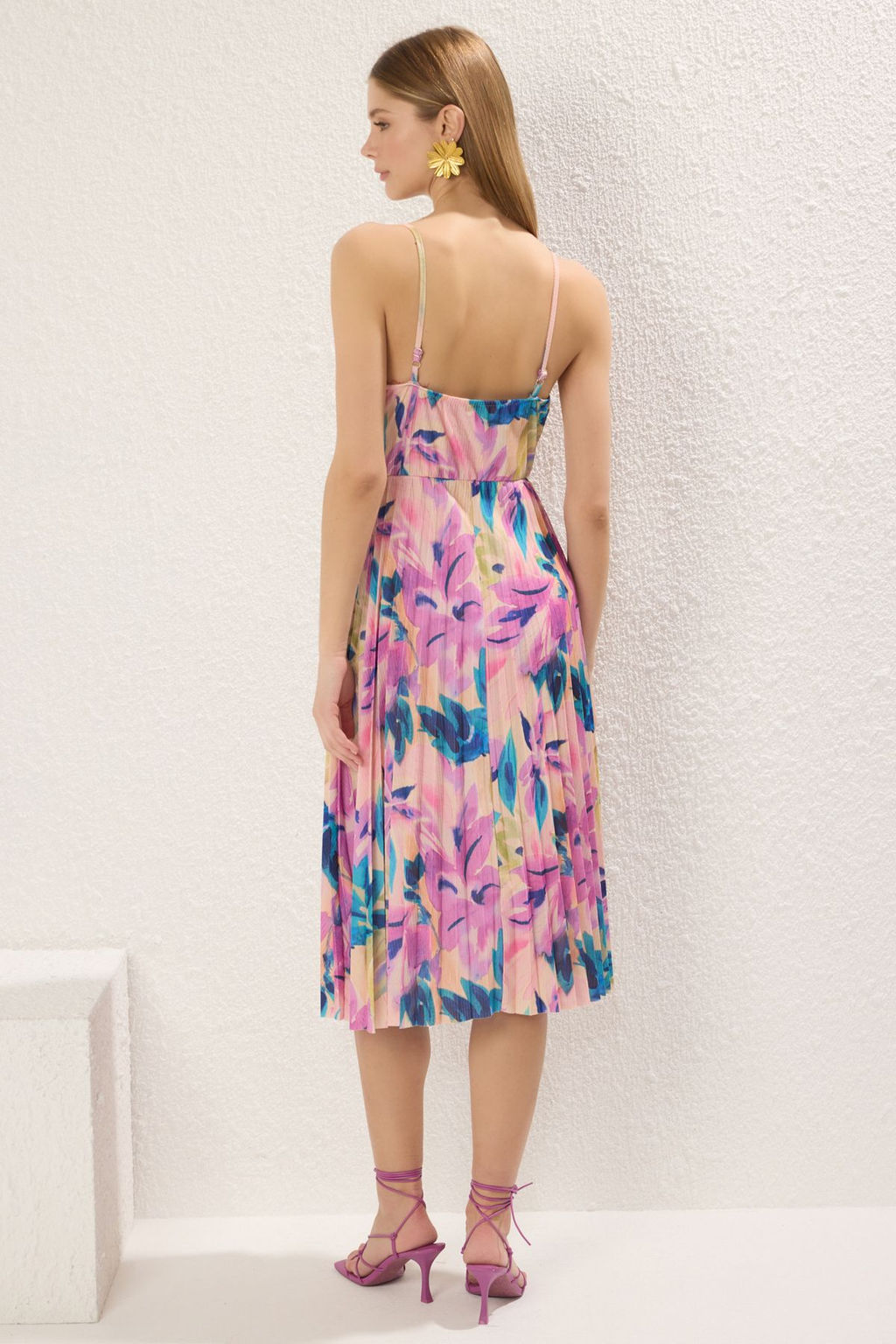 TRENDYOLMILLA Siyah Belden Ac?lanMidi Kruvaze Piliseli Ayarlanabilir Ask?l? Esnek Orme Elbise TWOSS20EL2729  фото 25