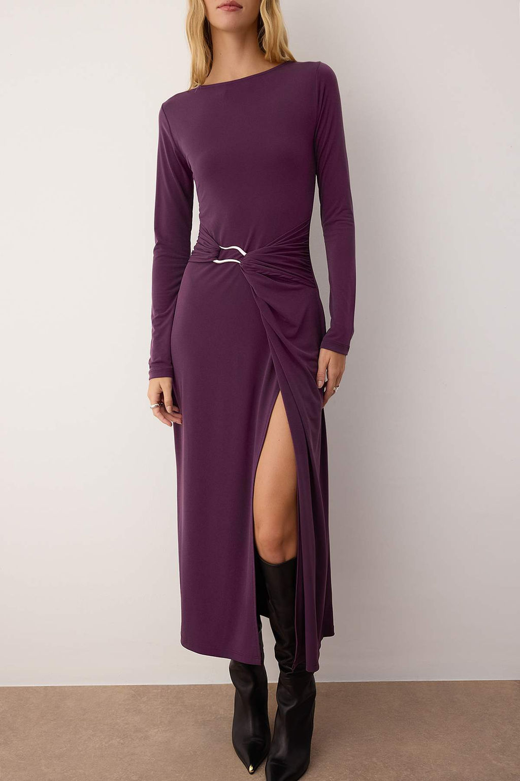 TRENDYOLMILLA Siyah Aksesuar Detayl? Fitted/Vucuda Otura Maxi Esnek Orme Elbise TWOAW25EL00462