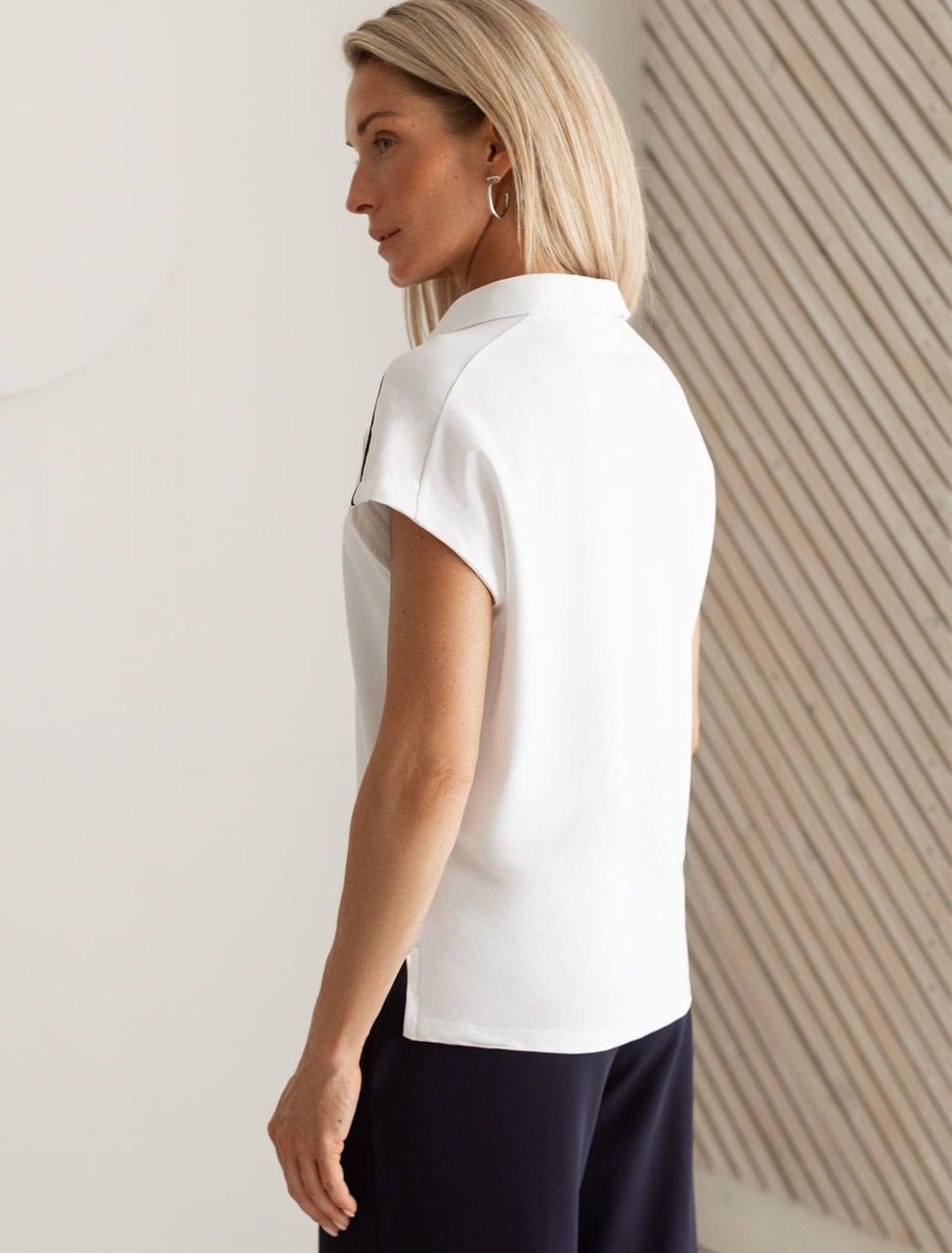 Футболка-поло из фактурного трикотажа - Vilatte фото 3