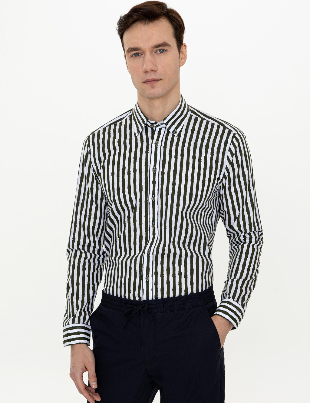 Рубашка приталенного кроя с длинным рукавом цвета хаки - Cacharel фото 3