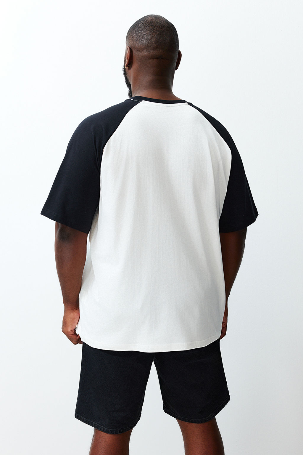 TRENDYOL MAN Buyuk Beden Ekru Oversize Cepli Renk Bloklu %100 Pamuklu T-Shirt TMNSS24BF00044 - Trendyolmilla фото 6