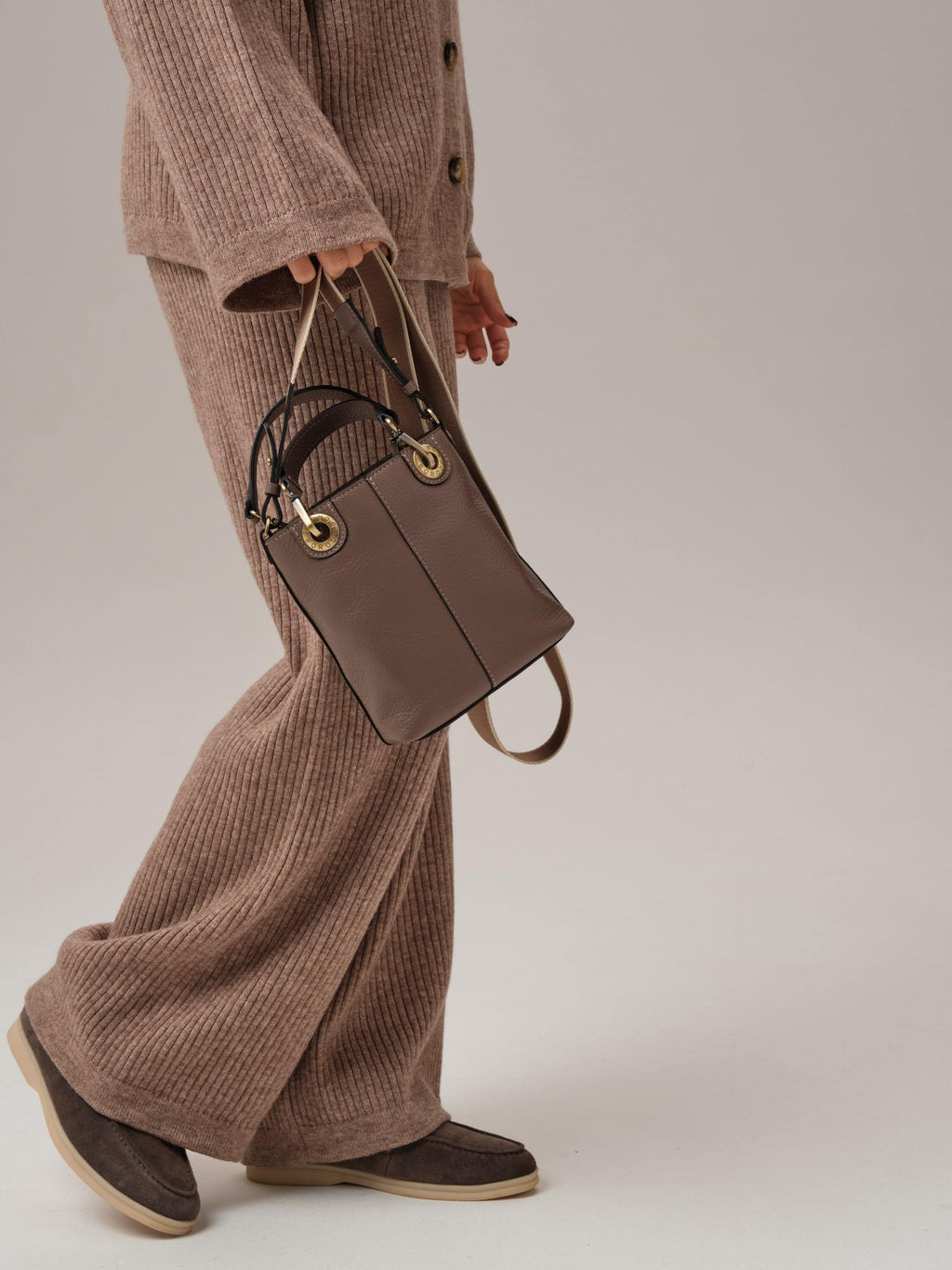 Сумка кожаная кросс-боди Deboro 30347 коричневая краска