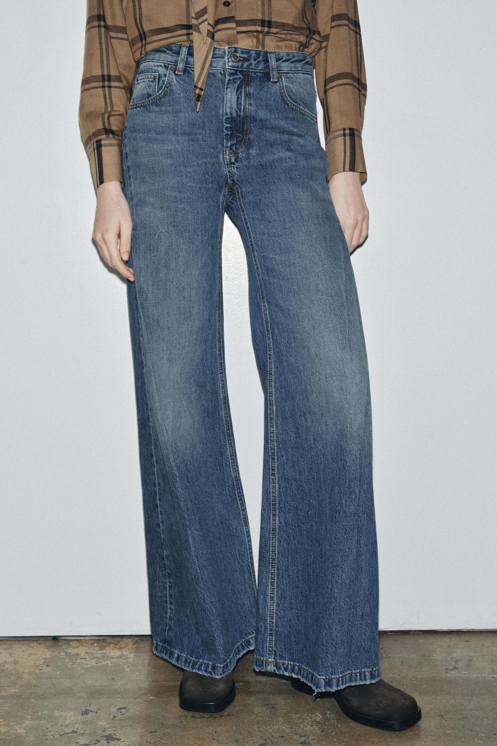 ZW COLLECTION FLARE LOW WAIST PLEAT JEANS - Zara фото 2