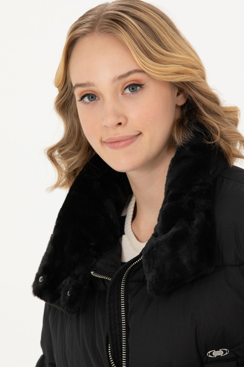 Женское черное пальто Неожиданная скидка в корзине