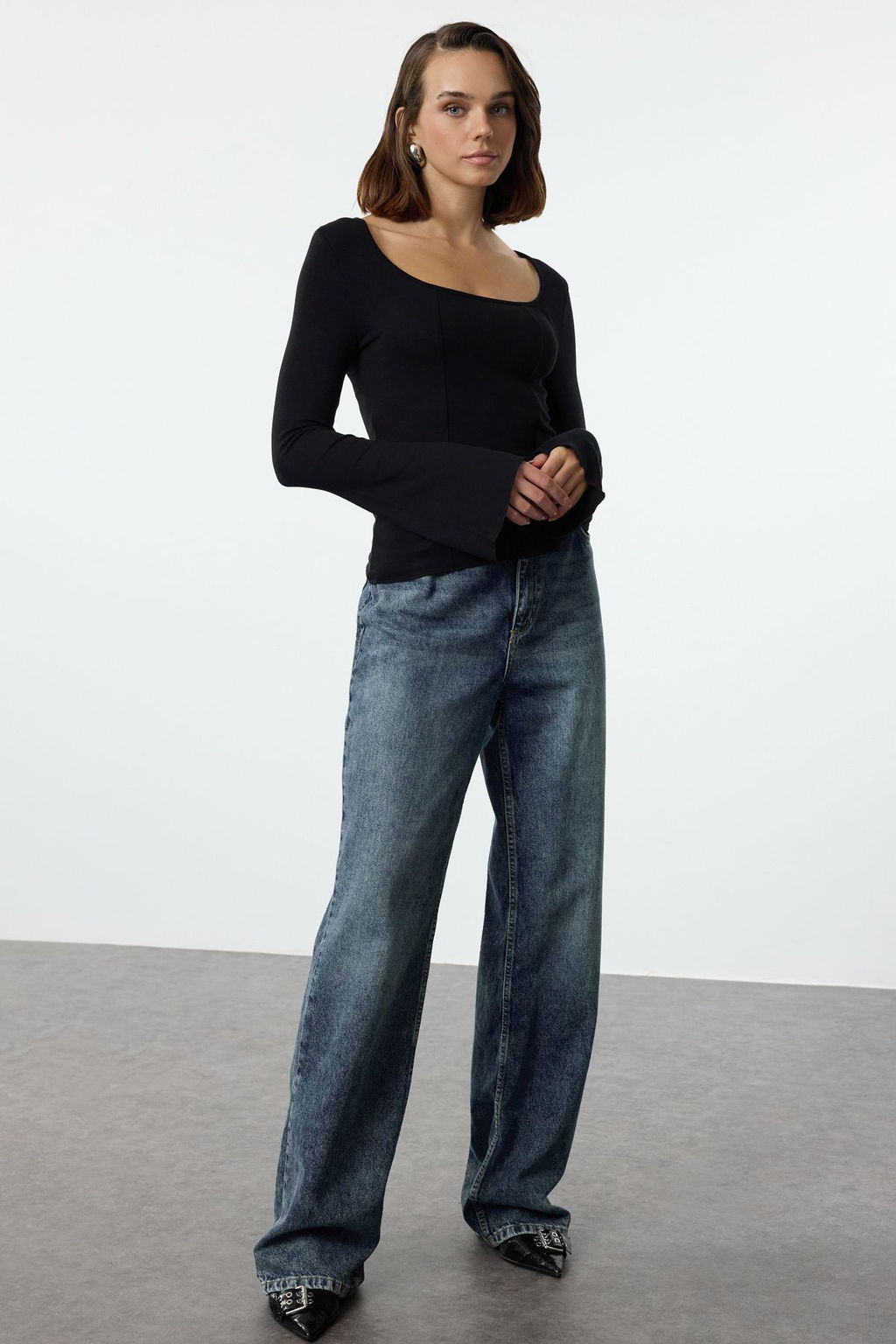 Trendyolmilla Siyah Fitted/Vucuda Oturan Dikis Detayl? Havuz Yaka Esnek Orme Bluz TWOAW25BZ00227 фото 2