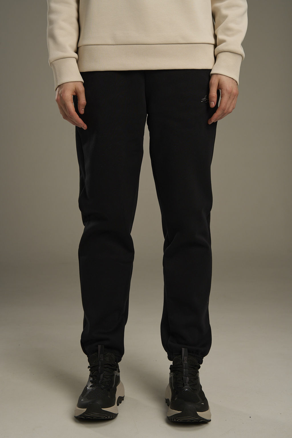 Брюки трикотажные утепленные Черный ANTA TRN Knit Track Pants фото 2