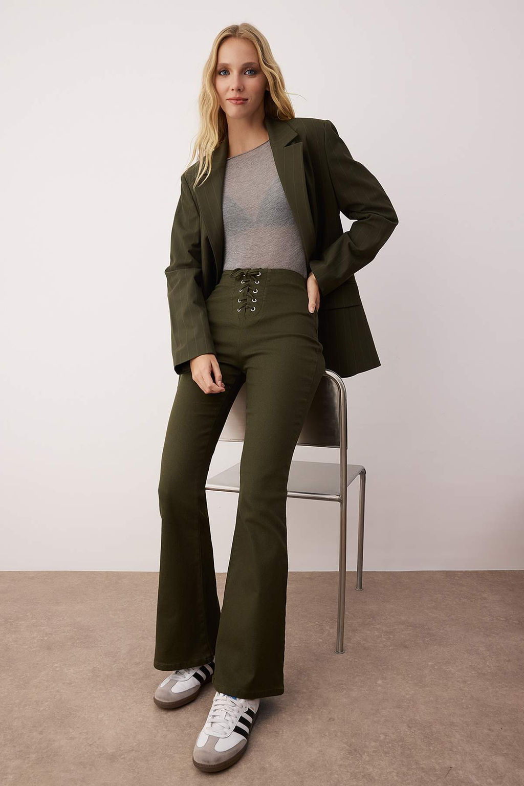 Haki Flare Kal?p Baglama Detayl? Gabardin Pantolon TWOAW26PL00064