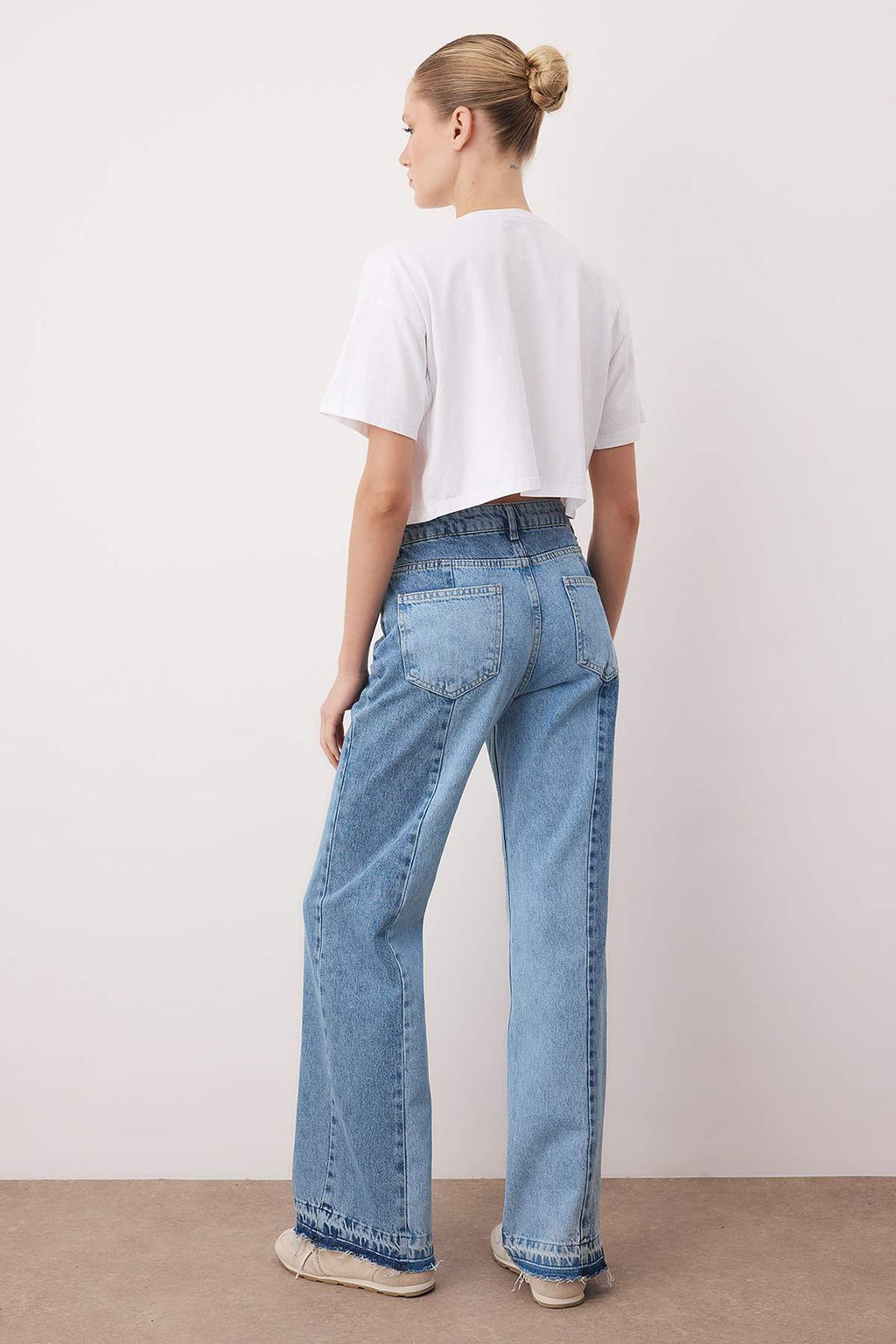 Mavi Yuksek Bel Renk Bloklu Wide Leg Jeans TWOAW26JE00235 - Trendyolmilla фото 4