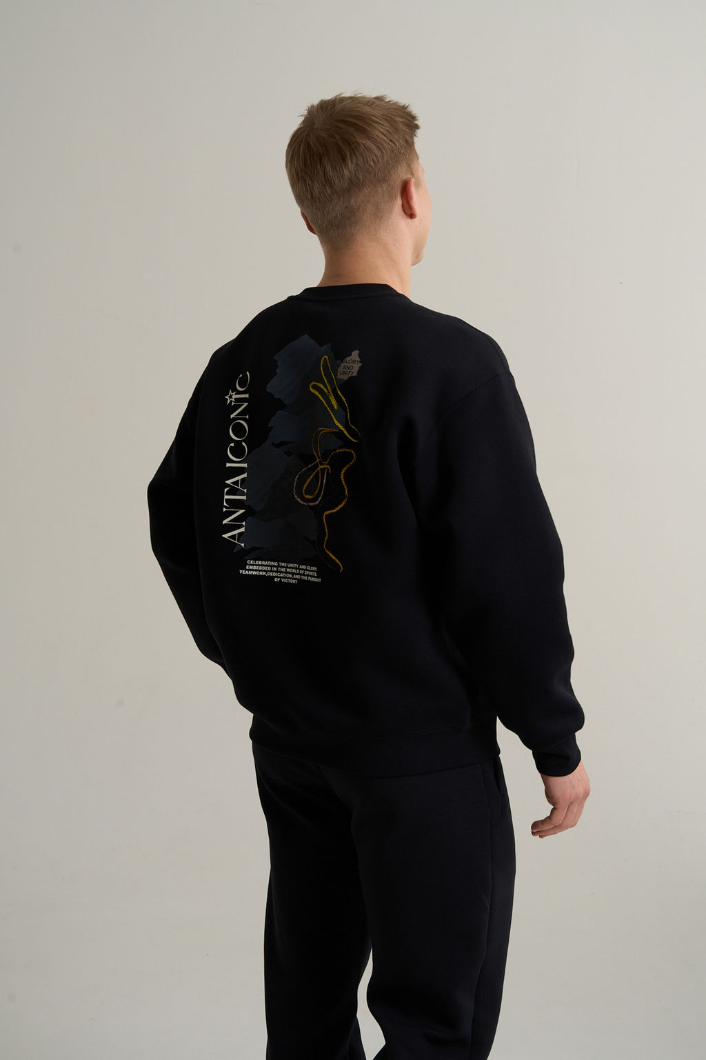 Свитшот Черный ICONIC Sweatshirt - Anta фото 4