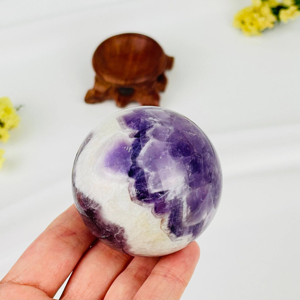 Шар из шевронного Аметиста на подставке