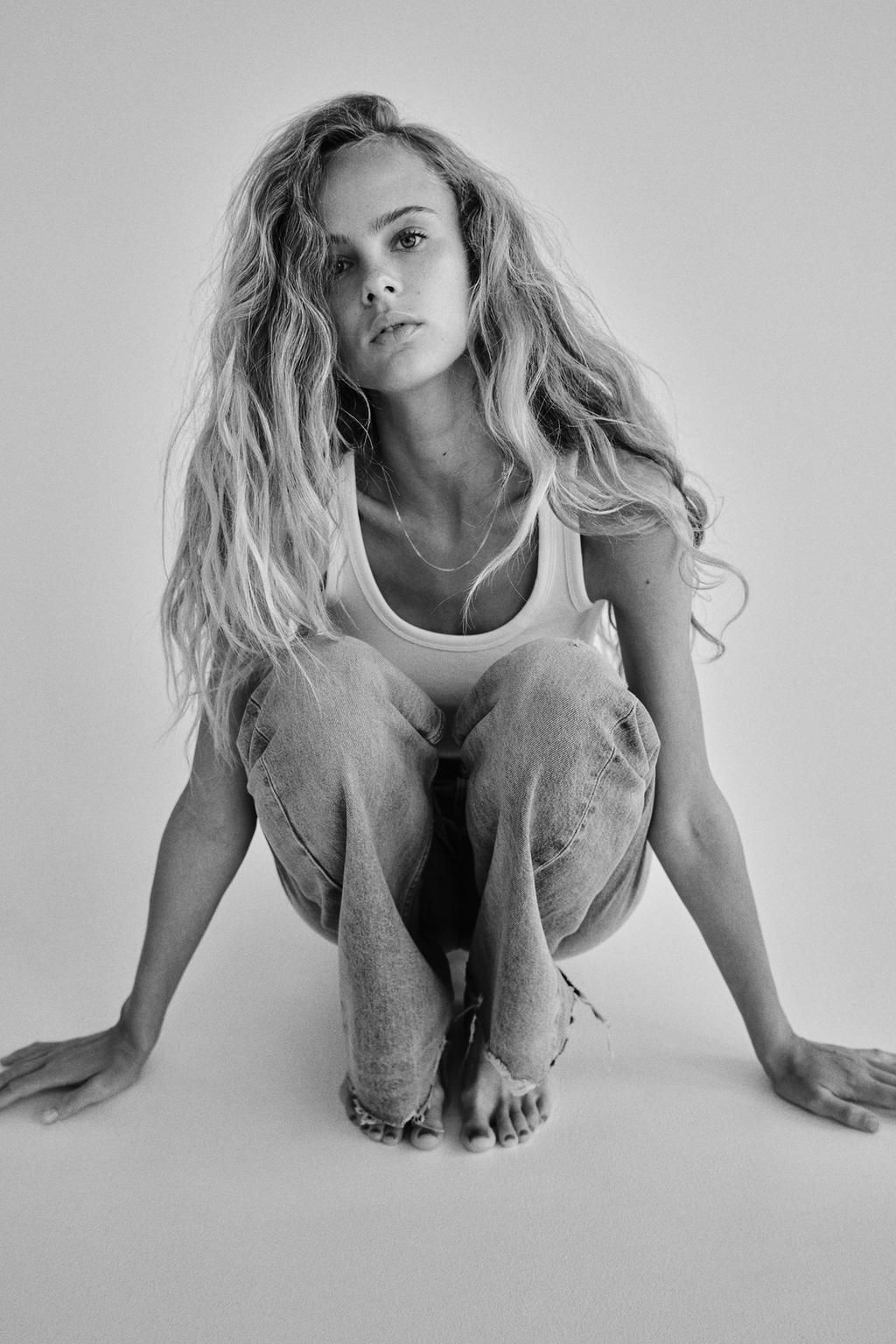 HIGH-RISE RIPPED WIDE-LEG TRF JEANS - Zara фото 8