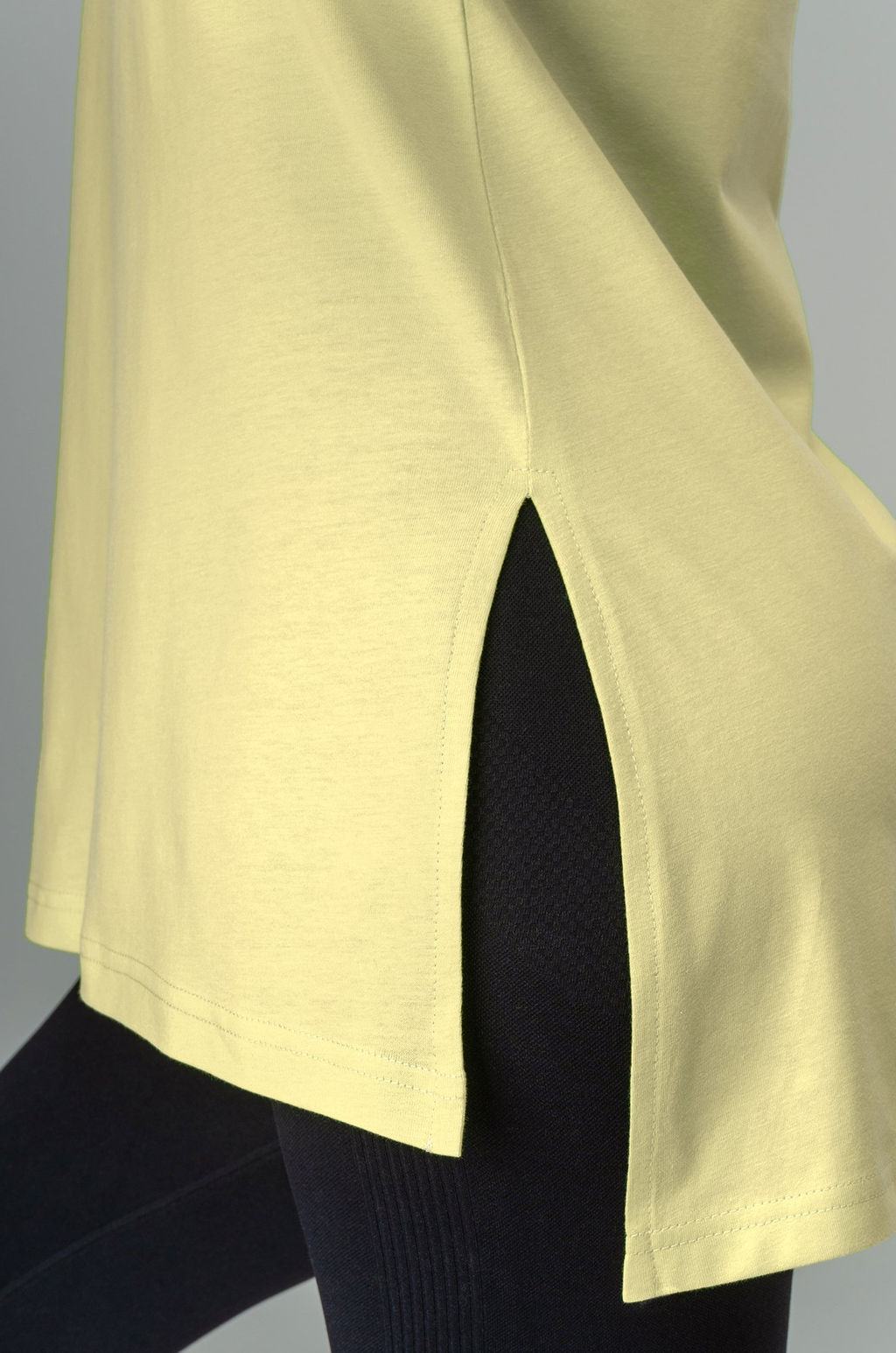 Женская удлиненная футболка с разрезами Happyfox