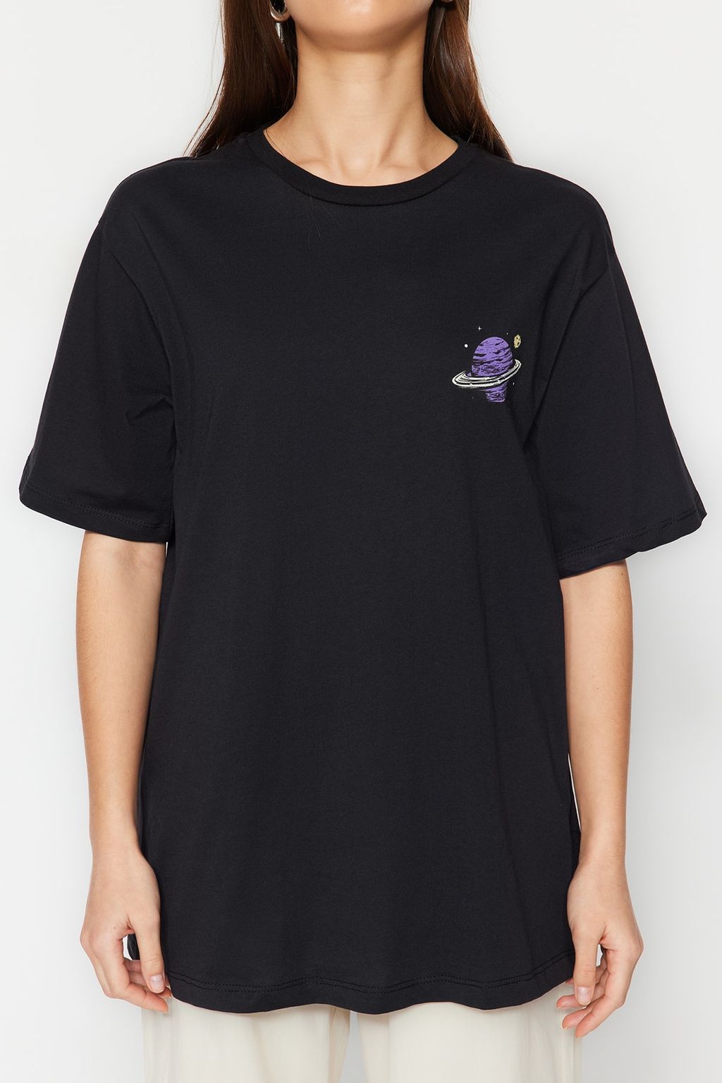 TRENDYOLMILLA Siyah %100 Pamuk On ve Arka Galaksi Bask?l? Boyfriend Fit Bisiklet Yaka Orme T-Shirt TWOSS23TS00257  фото 7