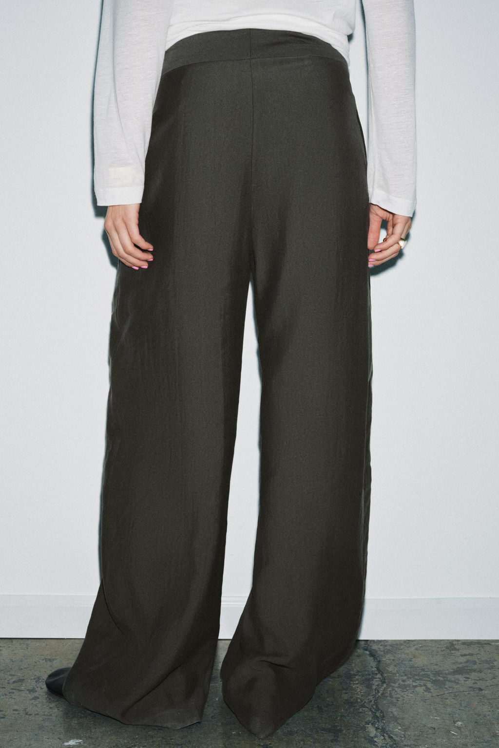 PANTAL?N WIDE LEG PLIEGUES ZW COLLECTION / Khaki - Zara фото 3