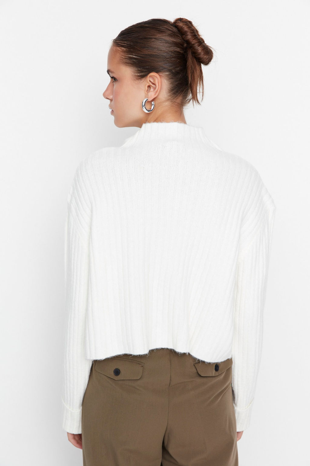 Ekru Crop Yumusak Dokulu Dik Yaka Triko H?rka TWOAW22HI0174