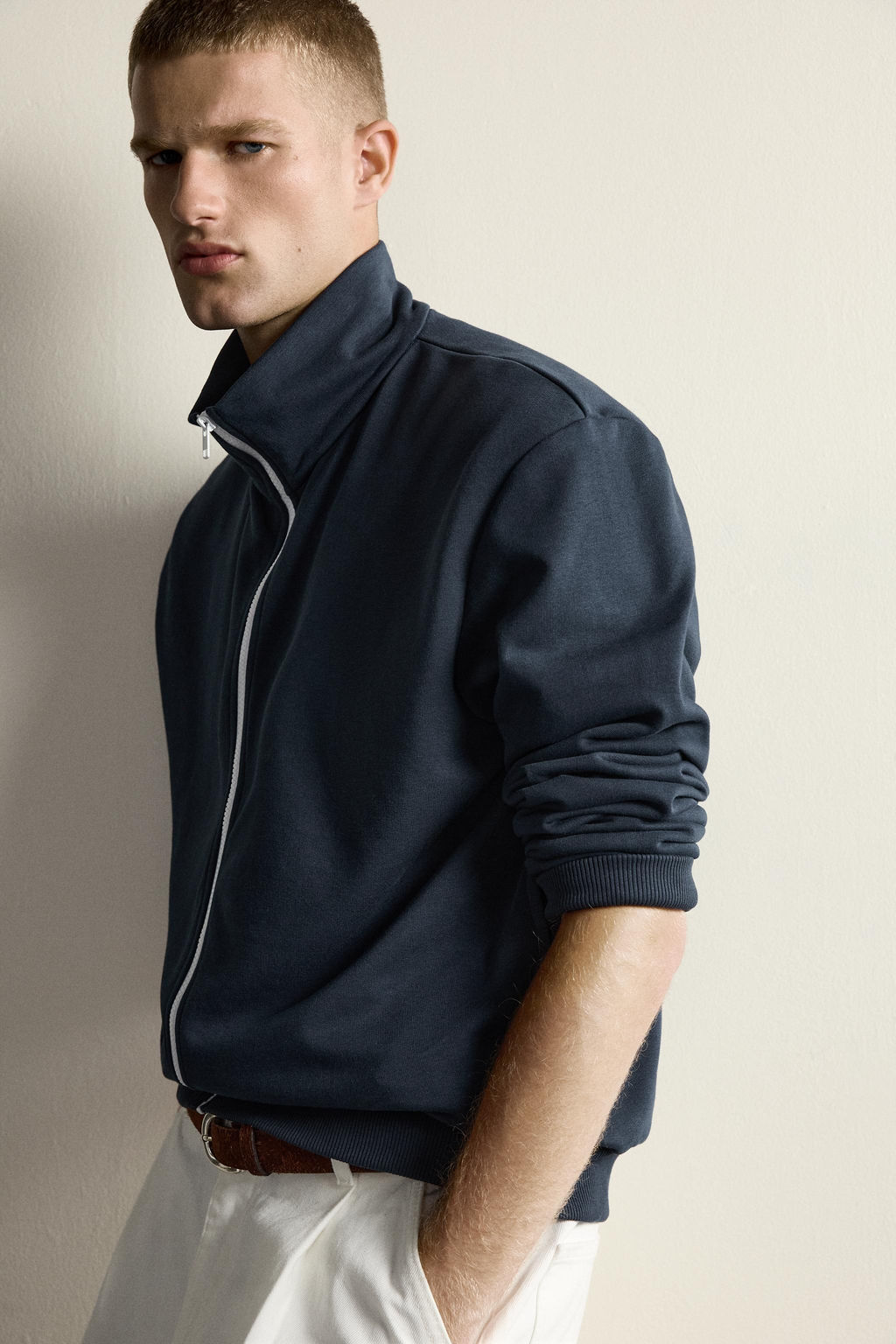 SUDADERA RELAXED FIT CREMALLERA CONTRASTE / Azul - Zara фото 5