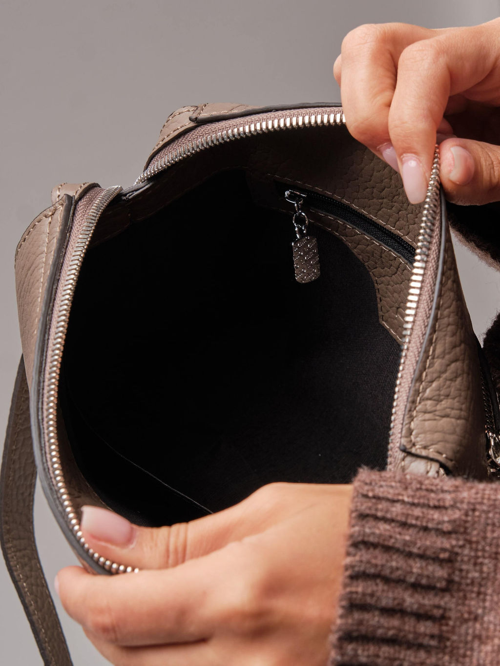 Женская сумка кросс-боди Azaro 3684 тауп соло