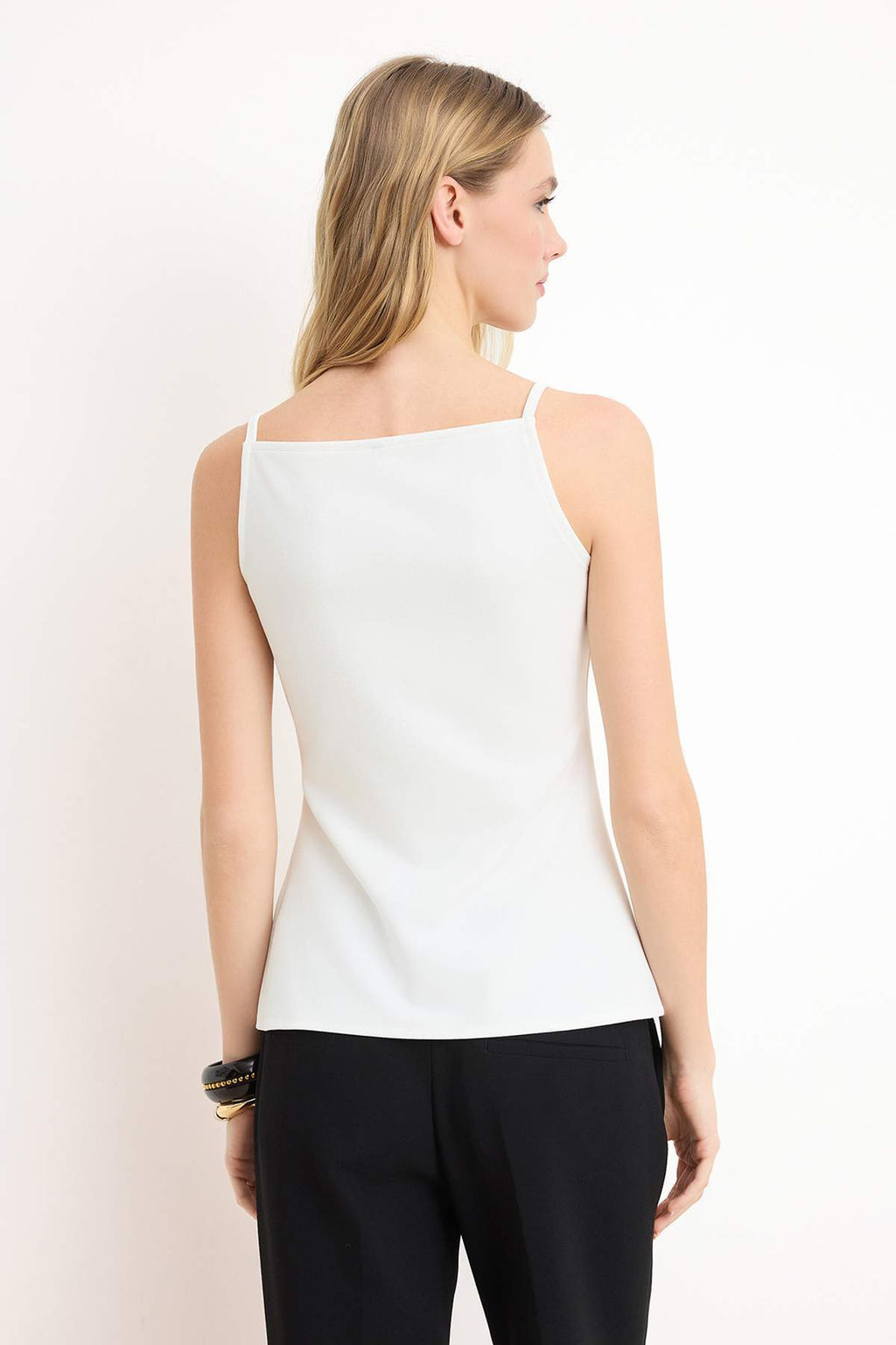 Ekru Fitted/Vucuda Oturan Kare Yaka Kolsuz Aksesuar Detayl? Scuba Krep Orme Bluz TWOSS26BZ00476 - Trendyolmilla фото 4