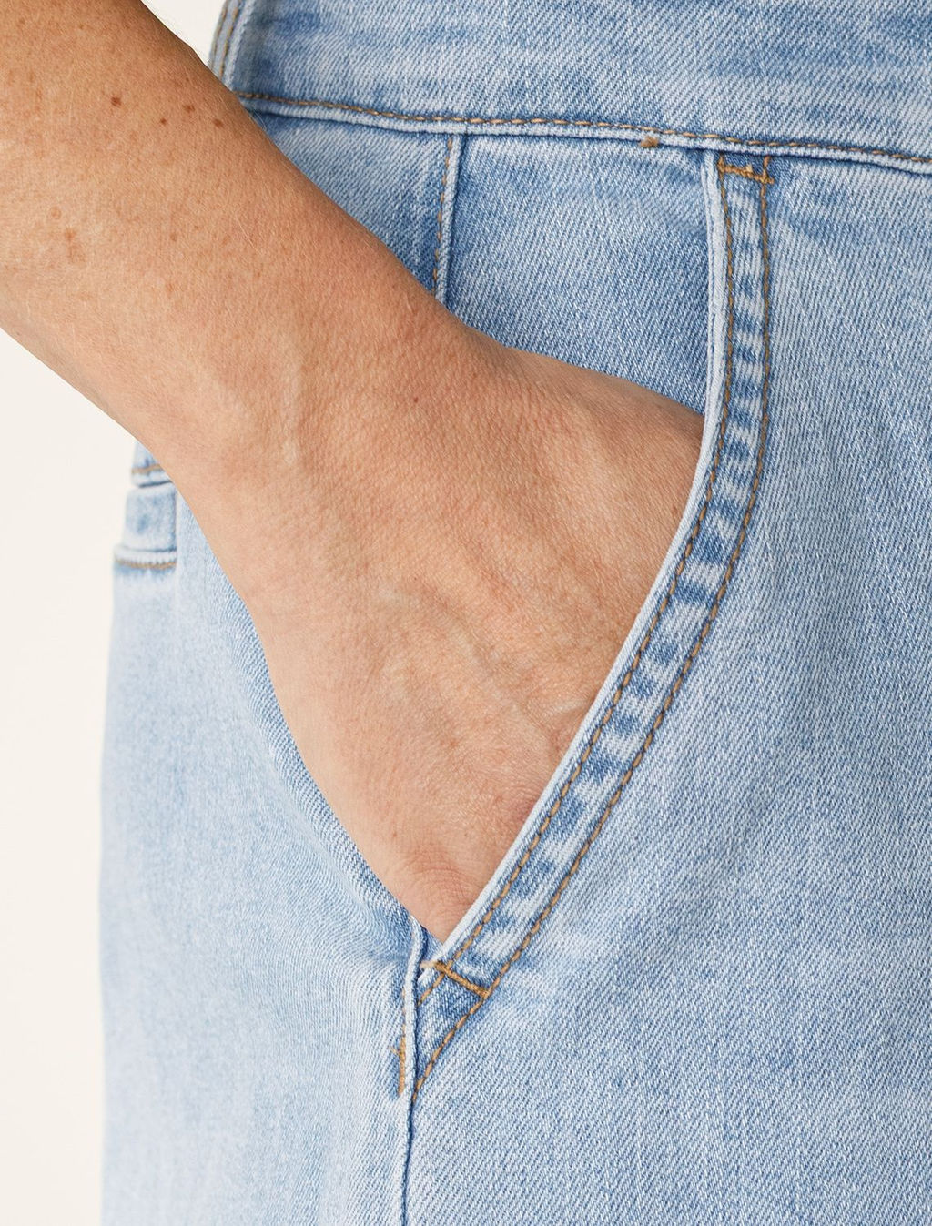 Широкие джинсы с защипами из эластичного денима - Vilatte фото 4