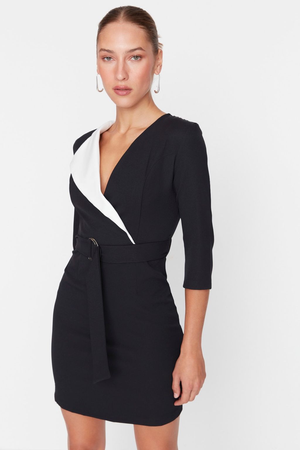 TRENDYOLMILLA Siyah Kemerli Kruvaze Yaka Dokuma Elbise TWOAW20EL0909 фото 2