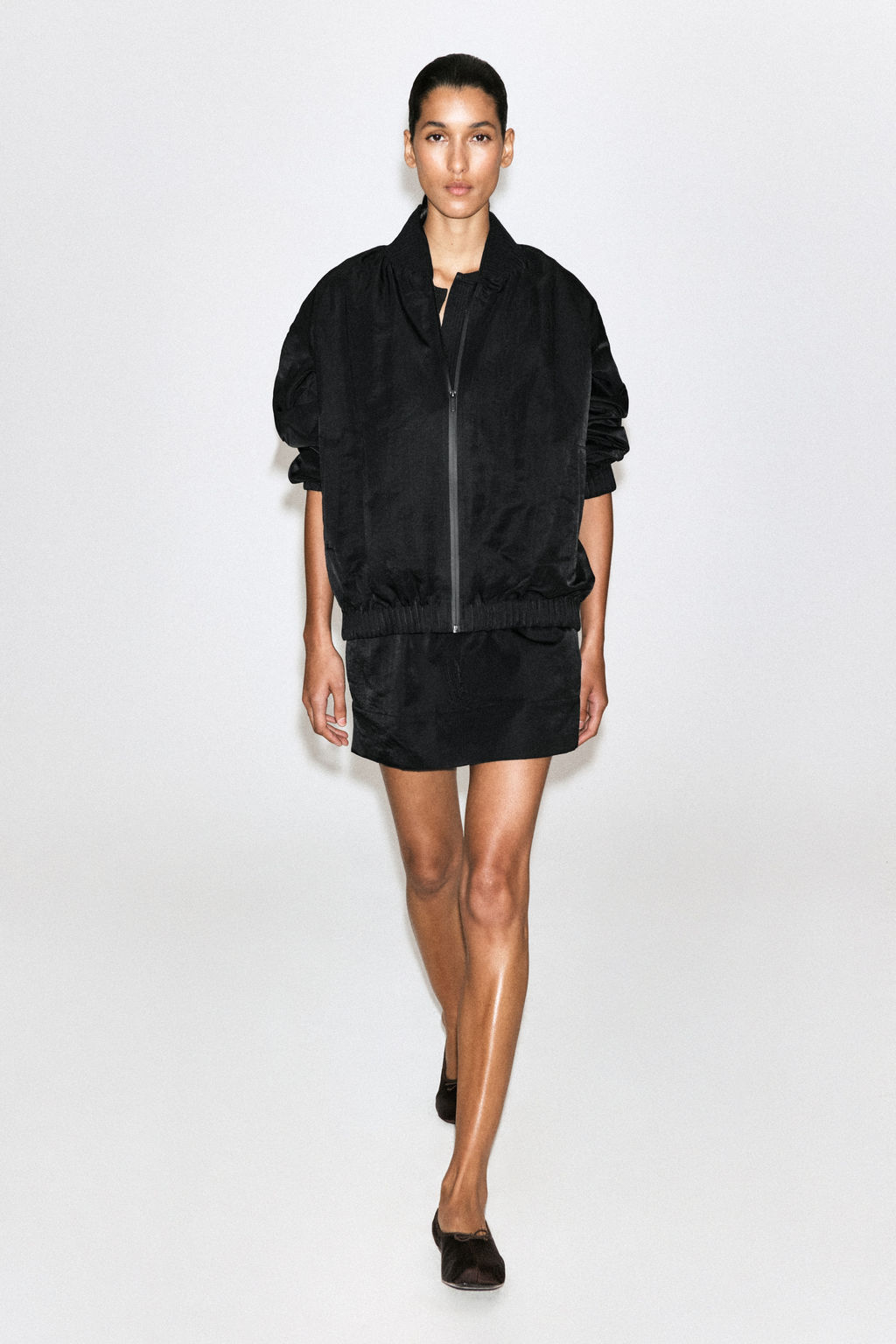 CAZADORA BOMBER DE NAILON CON DETALLES FRUNCIDOS - H&m фото 3