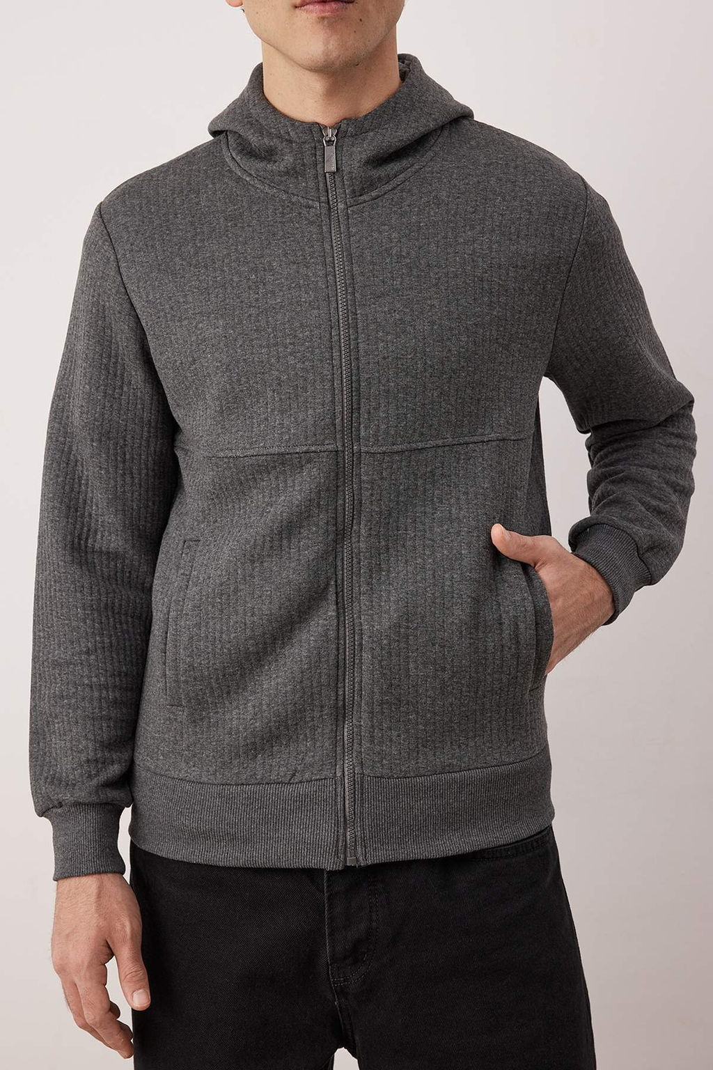 Siyah Regular/Normal Kesim Dokulu Kapusonlu Sweatshirt TMNAW26SW00061 - Trendyolmilla фото 10