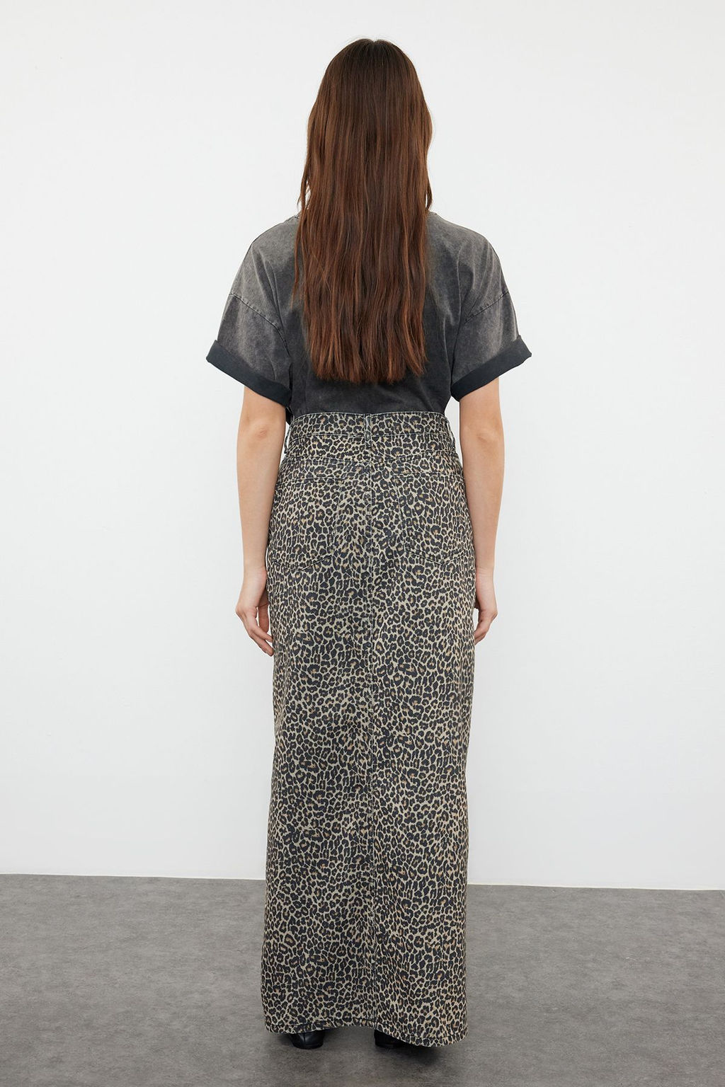 TRENDYOLMILLA Cok Renkli Leopar Desenli Kahverengi Midi Denim Etek TWOAW25ET00009 фото 5