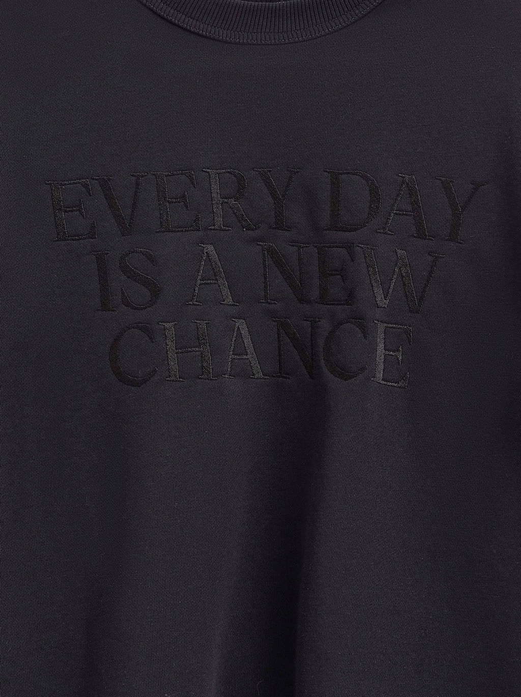 CONTE Удлиненная футболка из футера c вышивкой New chance LD 2727 black