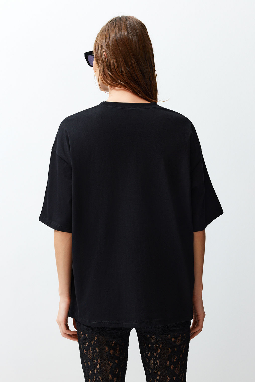 Siyah %100 Kal?n Pamuklu Premium Oversize/Genis Kal?p Bisiklet Yaka Orme T-Shirt TWOSS23TS00040