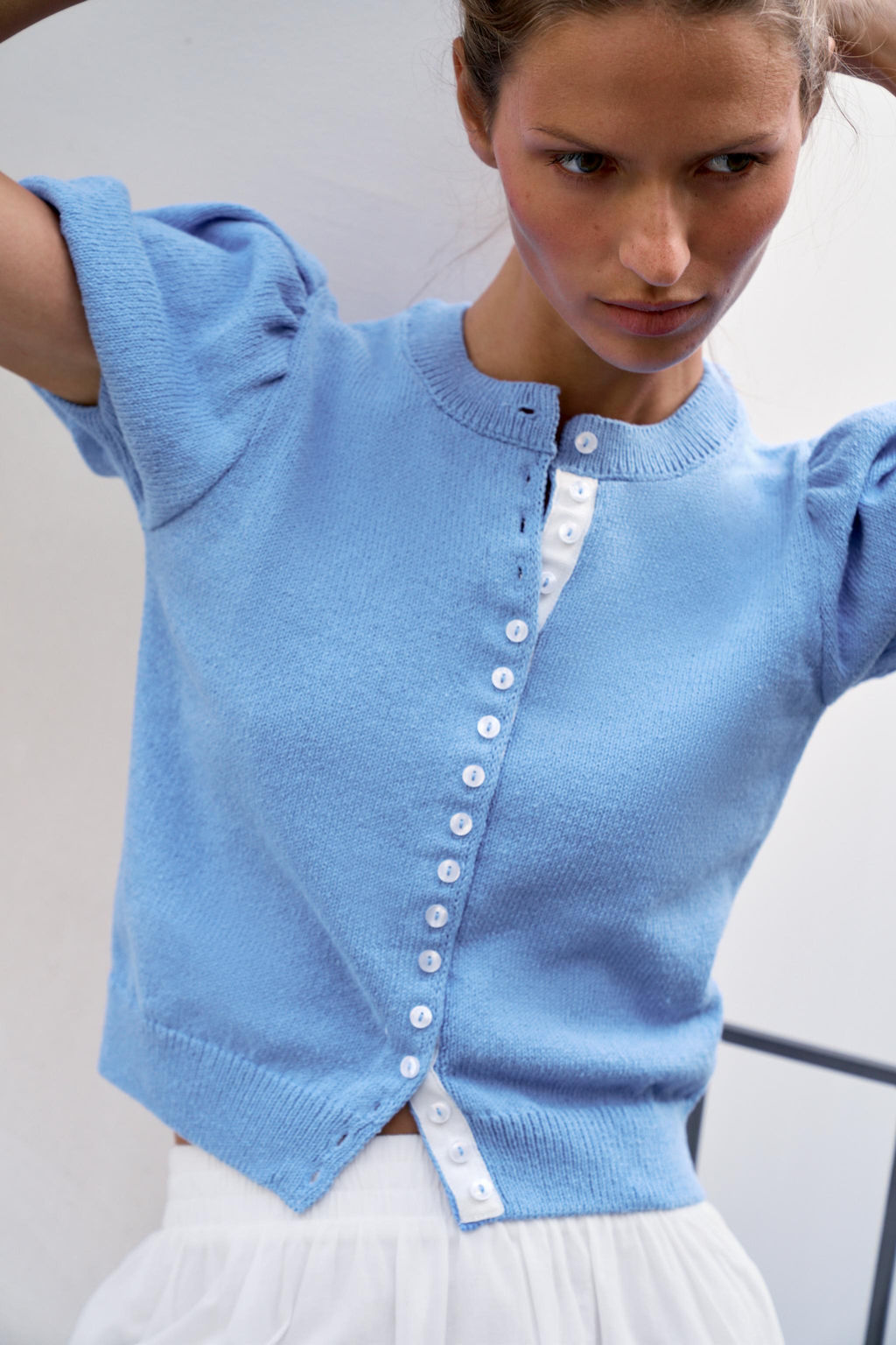 CHAQUETA PUNTO MANGA CORTA ABULLONADA / Azul claro - Zara фото 3