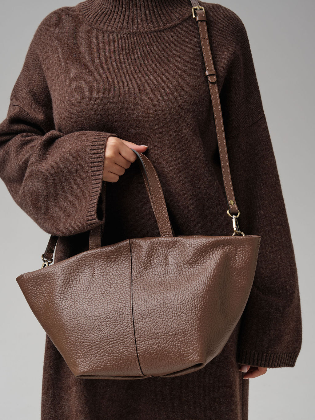 Кожаная сумка Azaro 31355 коричневый какао